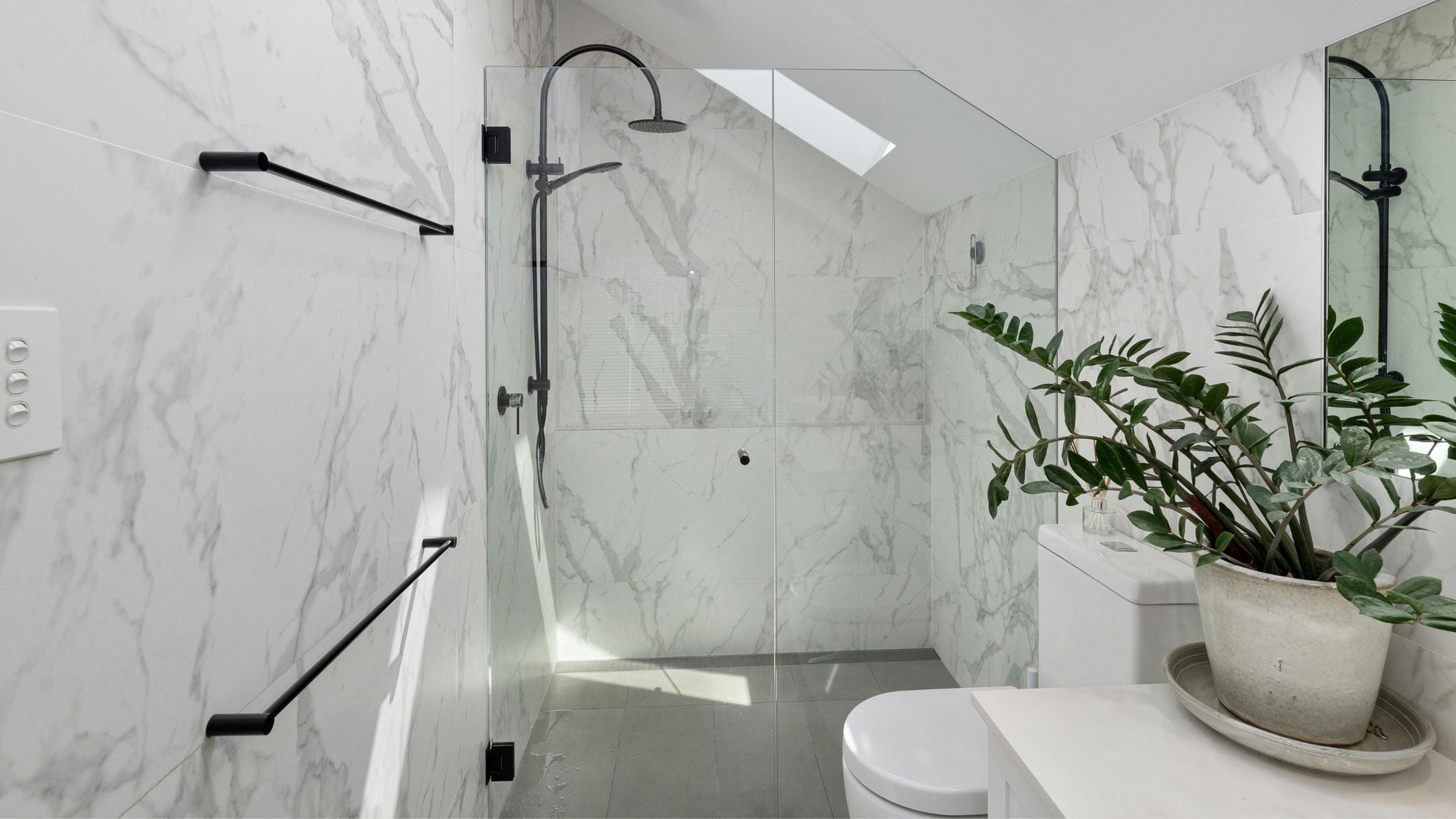 The Homeowner’s Guide to Replacing Your Shower Curtain with Glass Shower Doors